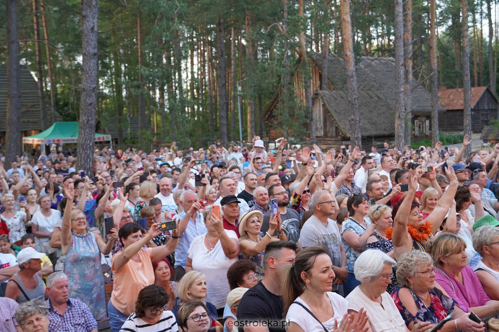 Wesele Kurpiowskie 2022: Golec uOrkiestra [19.06.2022] - zdjęcie #162 - eOstroleka.pl