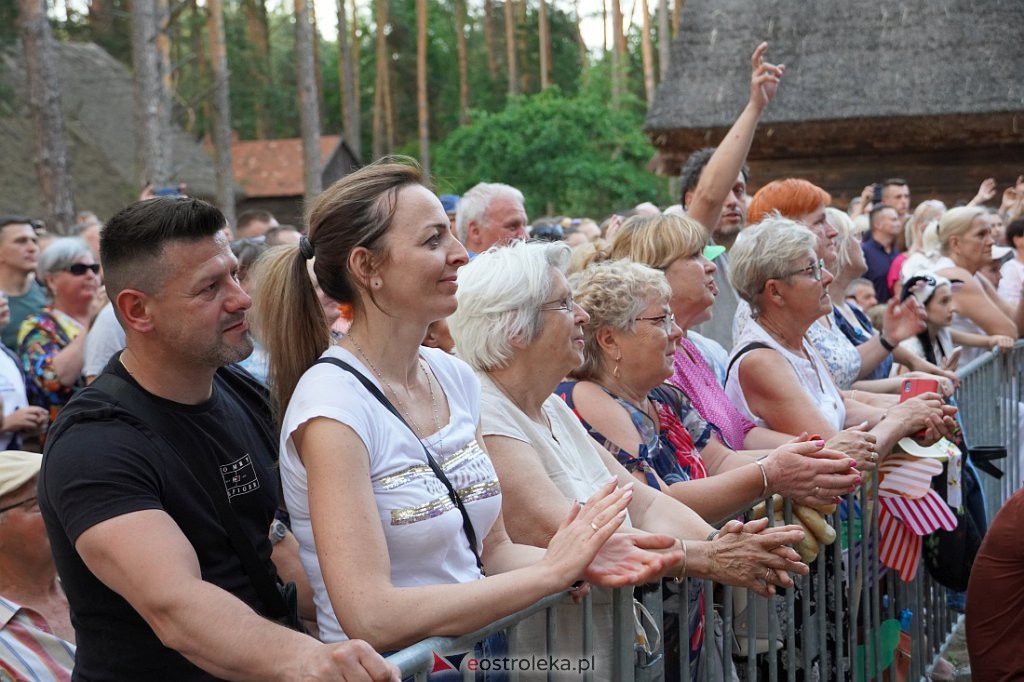Wesele Kurpiowskie 2022: Golec uOrkiestra [19.06.2022] - zdjęcie #83 - eOstroleka.pl