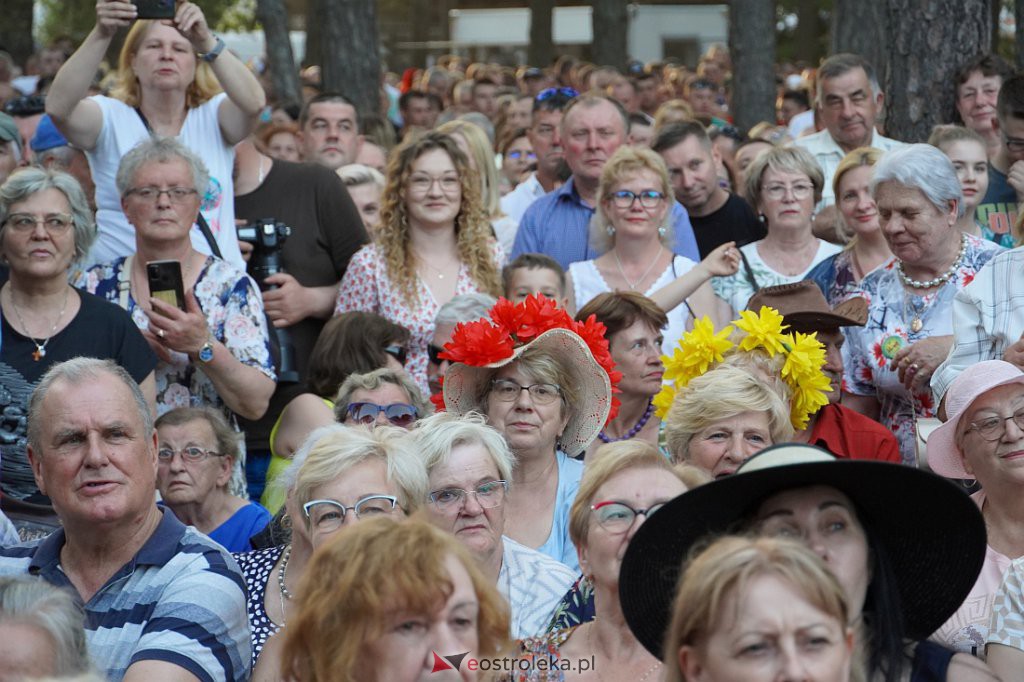 Wesele Kurpiowskie 2022: Golec uOrkiestra [19.06.2022] - zdjęcie #82 - eOstroleka.pl