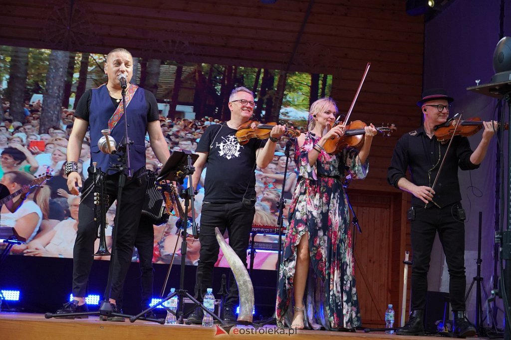 Wesele Kurpiowskie 2022: Golec uOrkiestra [19.06.2022] - zdjęcie #79 - eOstroleka.pl