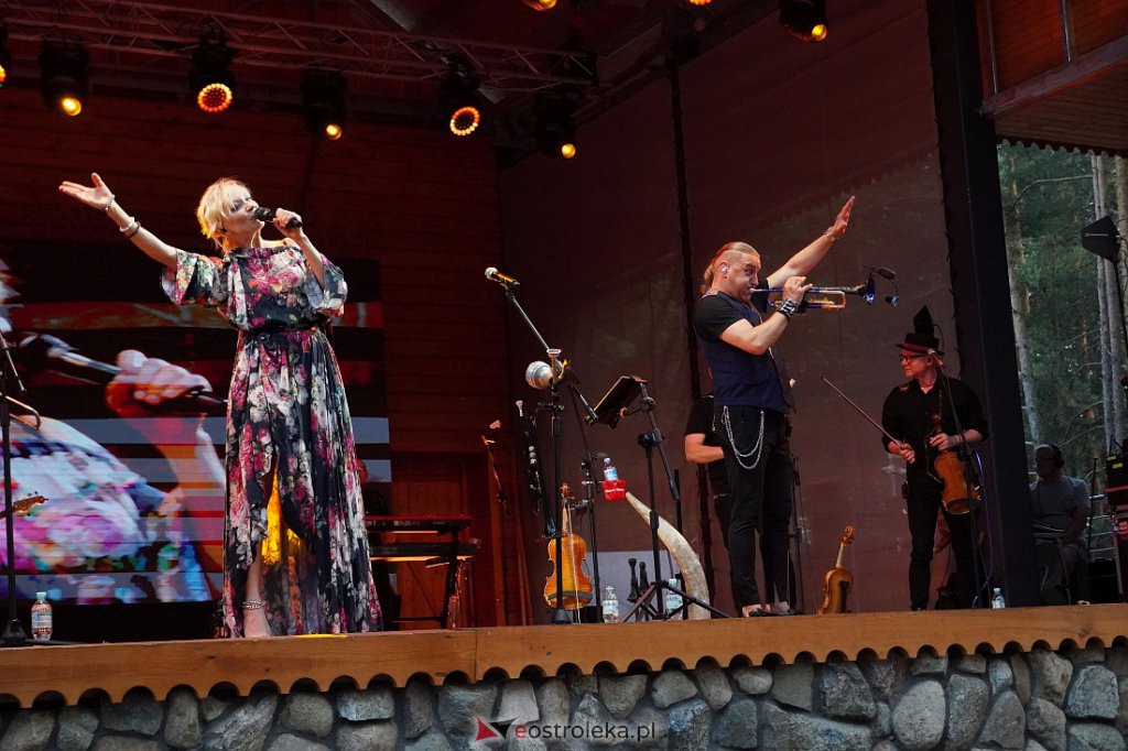 Wesele Kurpiowskie 2022: Golec uOrkiestra [19.06.2022] - zdjęcie #47 - eOstroleka.pl