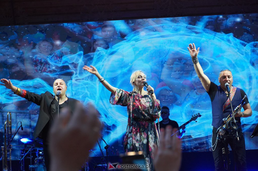 Wesele Kurpiowskie 2022: Golec uOrkiestra [19.06.2022] - zdjęcie #25 - eOstroleka.pl