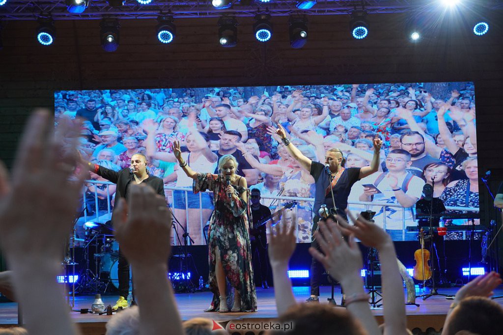 Wesele Kurpiowskie 2022: Golec uOrkiestra [19.06.2022] - zdjęcie #23 - eOstroleka.pl