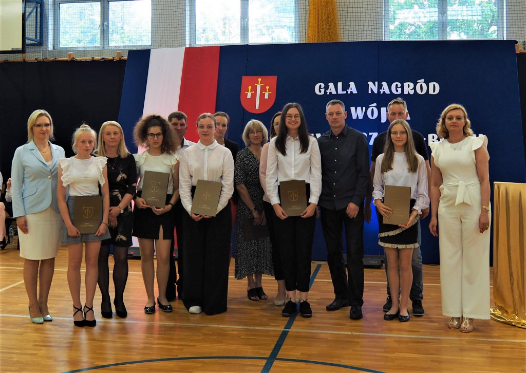 Kończą “podstawówkę” z nagrodami za wyniki w nauce [21.06.2022] - zdjęcie #2 - eOstroleka.pl