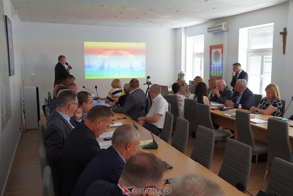 Sesja Absolutoryjna Rady Powiatu w Ostrołęce [22.06.2022] - zdjęcie #9 - eOstroleka.pl