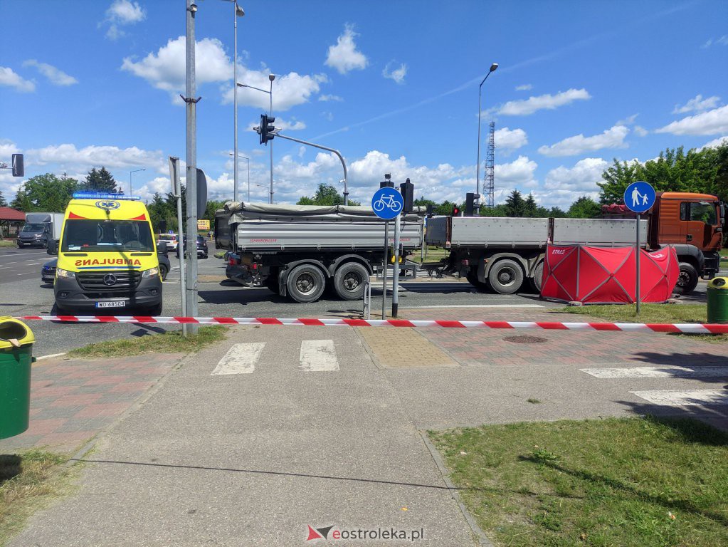 Tragiczny wypadek w Ostrołęce. Rowerzystka dostała się pod koła ciężarówki [22.06.2022] - zdjęcie #2 - eOstroleka.pl