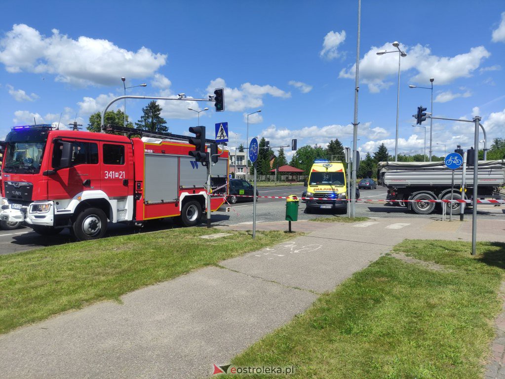 Tragiczny wypadek w Ostrołęce. Rowerzystka dostała się pod koła ciężarówki [22.06.2022] - zdjęcie #4 - eOstroleka.pl