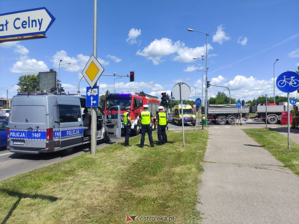 Tragiczny wypadek w Ostrołęce. Rowerzystka dostała się pod koła ciężarówki [22.06.2022] - zdjęcie #6 - eOstroleka.pl
