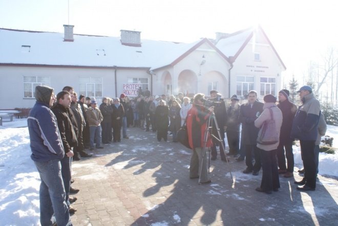 Protest rodziców w Olszewce (1.02.2011) - zdjęcie #24 - eOstroleka.pl