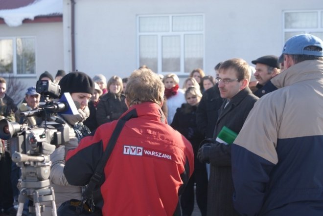 Protest rodziców w Olszewce (1.02.2011) - zdjęcie #8 - eOstroleka.pl