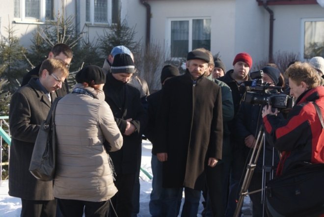 Protest rodziców w Olszewce (1.02.2011) - zdjęcie #11 - eOstroleka.pl