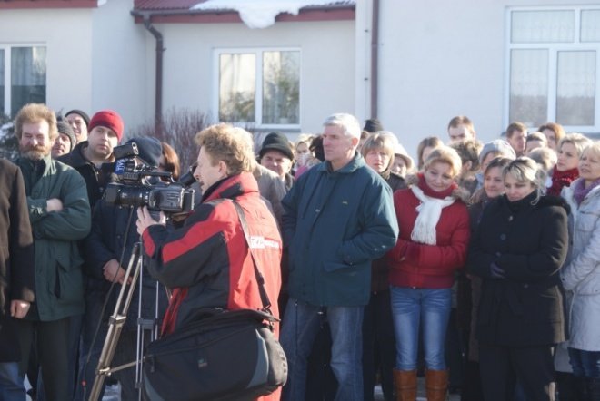 Protest rodziców w Olszewce (1.02.2011) - zdjęcie #12 - eOstroleka.pl