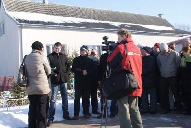 Protest rodziców w Olszewce (1.02.2011) - zdjęcie #16 - eOstroleka.pl