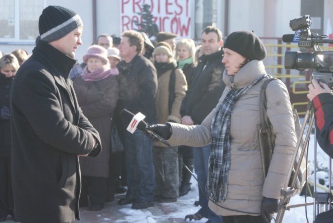 Protest rodziców w Olszewce (1.02.2011) - zdjęcie #11 - eOstroleka.pl