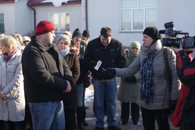 Protest rodziców w Olszewce (1.02.2011) - zdjęcie #7 - eOstroleka.pl