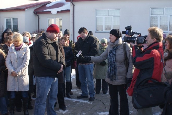 Protest rodziców w Olszewce (1.02.2011) - zdjęcie #6 - eOstroleka.pl