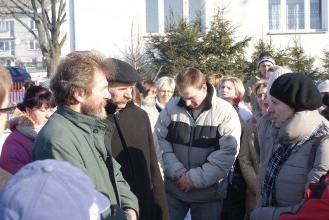 Protest rodziców w Olszewce (1.02.2011) - zdjęcie #25 - eOstroleka.pl