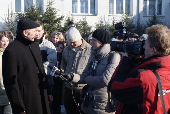 Protest rodziców w Olszewce (1.02.2011) - zdjęcie #26 - eOstroleka.pl