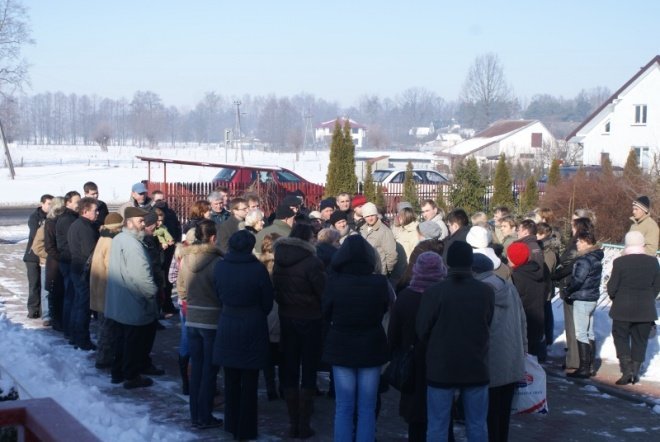 Protest rodziców w Olszewce (1.02.2011) - zdjęcie #2 - eOstroleka.pl