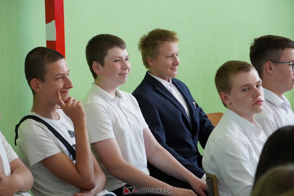 Zaokończenie roku szkolnego klas 8 Szkoły Podstawowej nr 2 [23.06.2022] - zdjęcie #16 - eOstroleka.pl