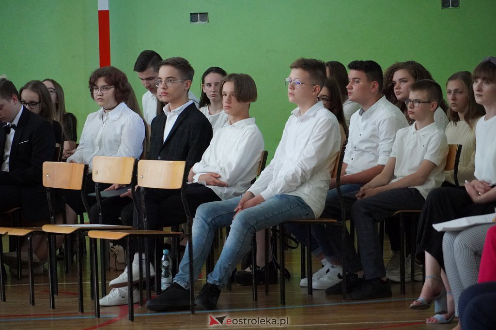 Zaokończenie roku szkolnego klas 8 Szkoły Podstawowej nr 2 [23.06.2022] - zdjęcie #20 - eOstroleka.pl