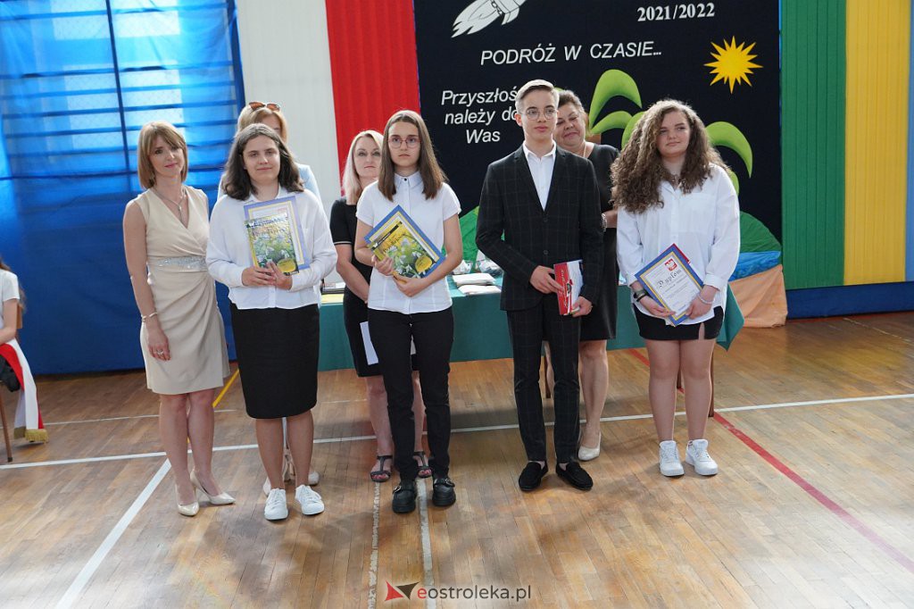 Zaokończenie roku szkolnego klas 8 Szkoły Podstawowej nr 2 [23.06.2022] - zdjęcie #97 - eOstroleka.pl
