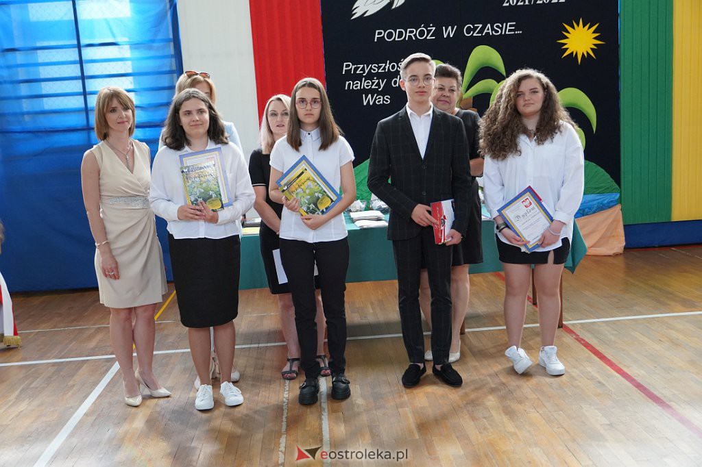 Zaokończenie roku szkolnego klas 8 Szkoły Podstawowej nr 2 [23.06.2022] - zdjęcie #96 - eOstroleka.pl