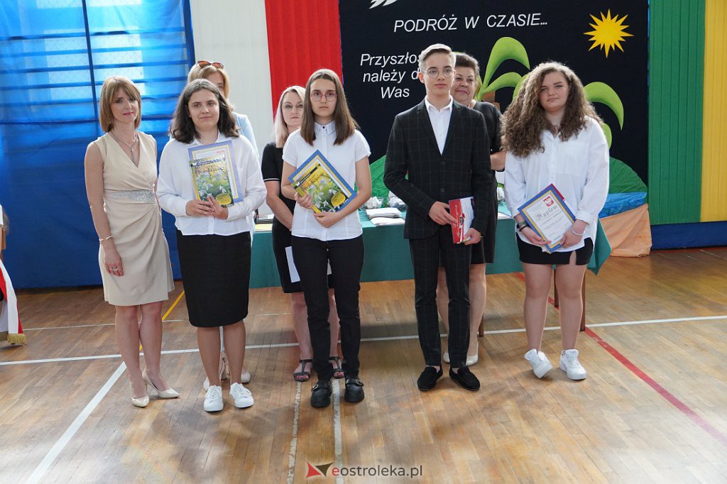 Zaokończenie roku szkolnego klas 8 Szkoły Podstawowej nr 2 [23.06.2022] - zdjęcie #95 - eOstroleka.pl