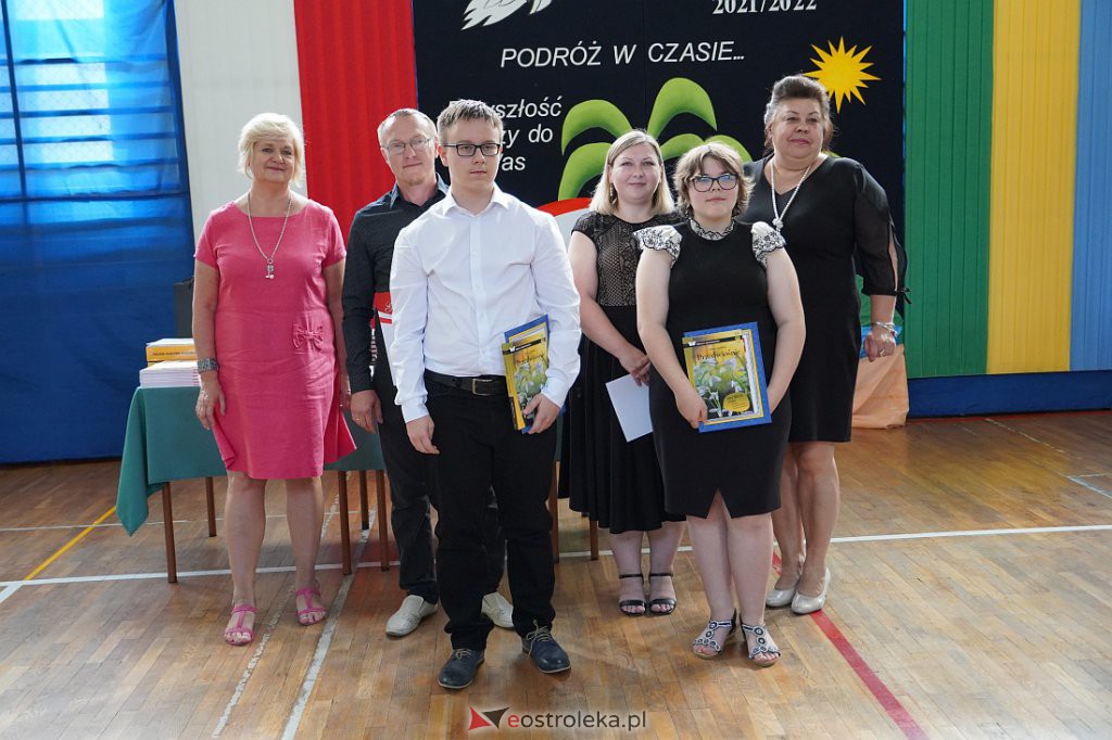 Zaokończenie roku szkolnego klas 8 Szkoły Podstawowej nr 2 [23.06.2022] - zdjęcie #84 - eOstroleka.pl