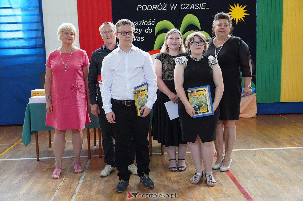 Zaokończenie roku szkolnego klas 8 Szkoły Podstawowej nr 2 [23.06.2022] - zdjęcie #83 - eOstroleka.pl