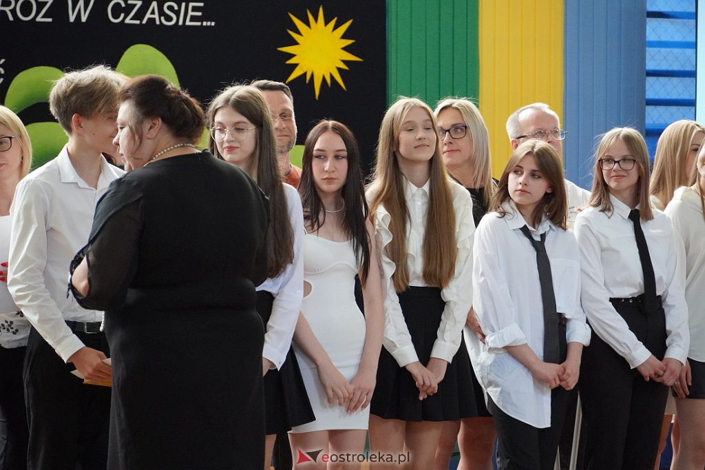 Zaokończenie roku szkolnego klas 8 Szkoły Podstawowej nr 2 [23.06.2022] - zdjęcie #82 - eOstroleka.pl