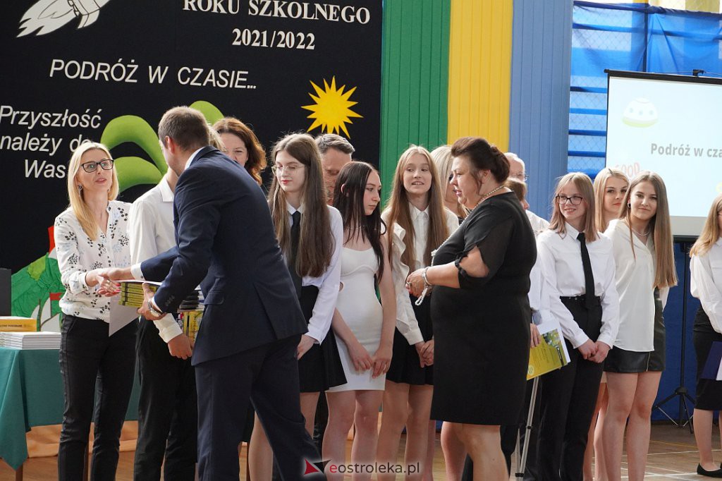 Zaokończenie roku szkolnego klas 8 Szkoły Podstawowej nr 2 [23.06.2022] - zdjęcie #81 - eOstroleka.pl