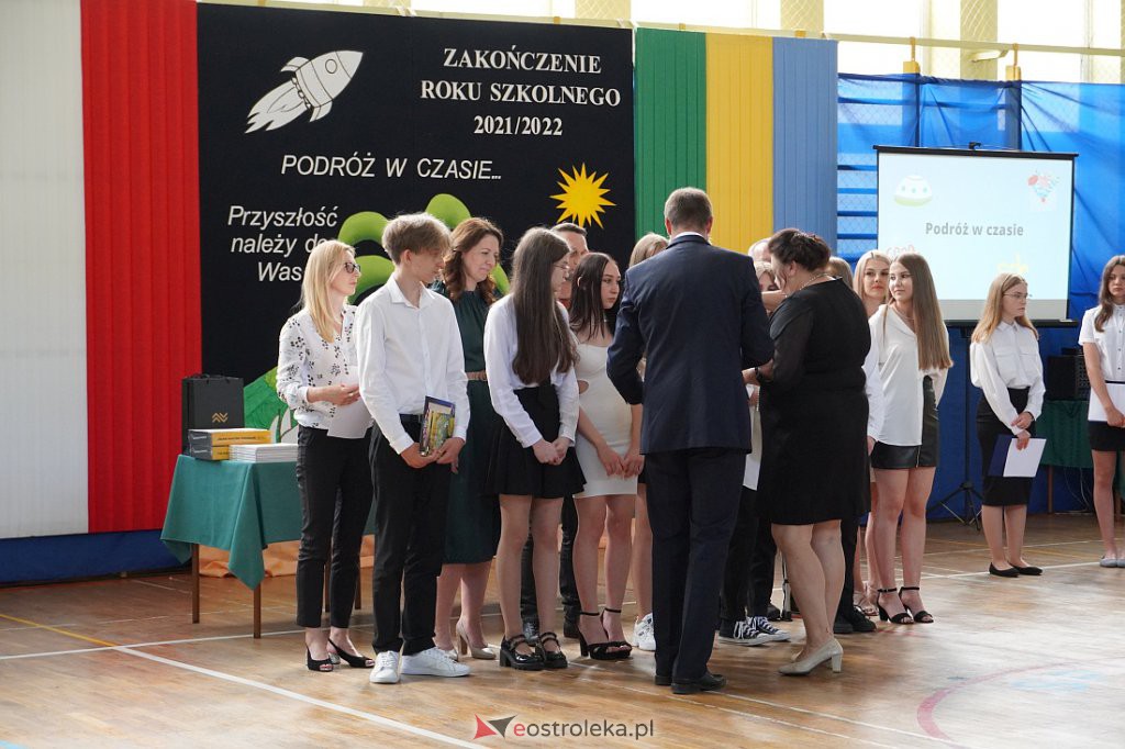 Zaokończenie roku szkolnego klas 8 Szkoły Podstawowej nr 2 [23.06.2022] - zdjęcie #79 - eOstroleka.pl