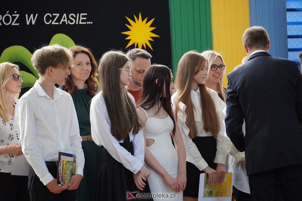 Zaokończenie roku szkolnego klas 8 Szkoły Podstawowej nr 2 [23.06.2022] - zdjęcie #78 - eOstroleka.pl