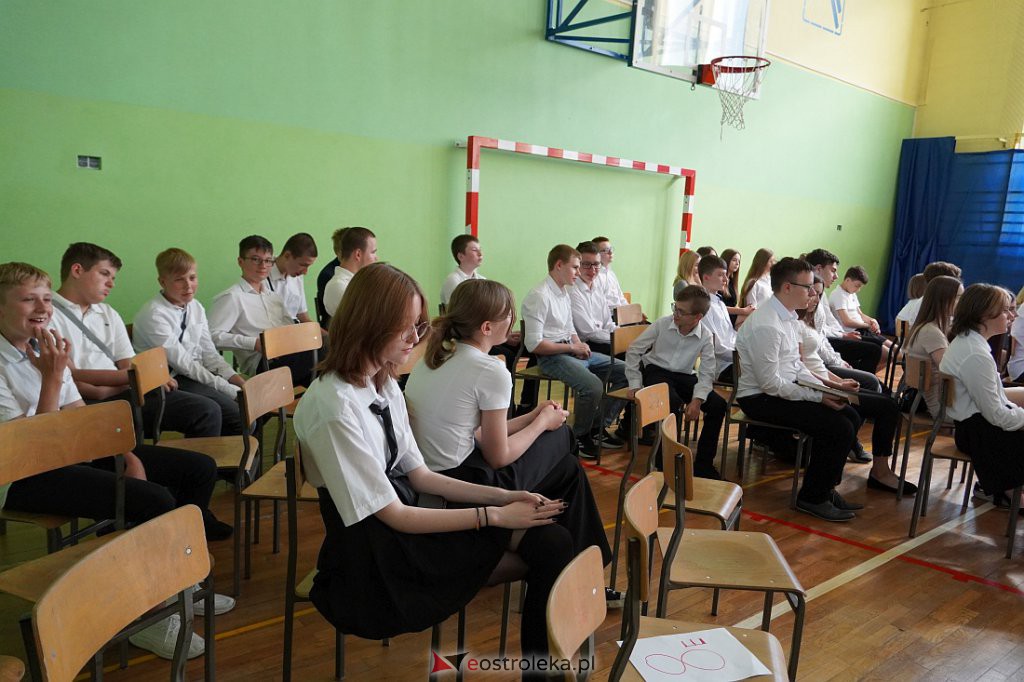 Zaokończenie roku szkolnego klas 8 Szkoły Podstawowej nr 2 [23.06.2022] - zdjęcie #76 - eOstroleka.pl
