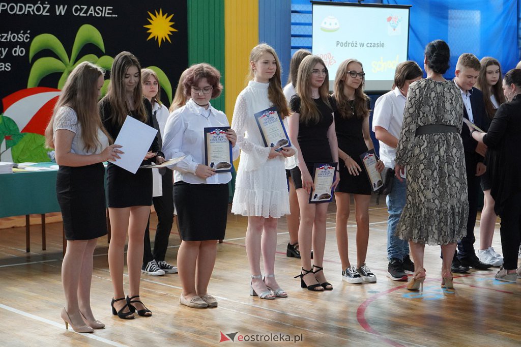 Zaokończenie roku szkolnego klas 8 Szkoły Podstawowej nr 2 [23.06.2022] - zdjęcie #70 - eOstroleka.pl