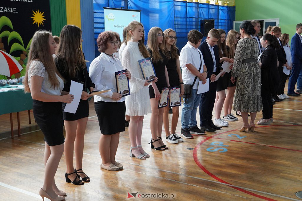 Zaokończenie roku szkolnego klas 8 Szkoły Podstawowej nr 2 [23.06.2022] - zdjęcie #77 - eOstroleka.pl