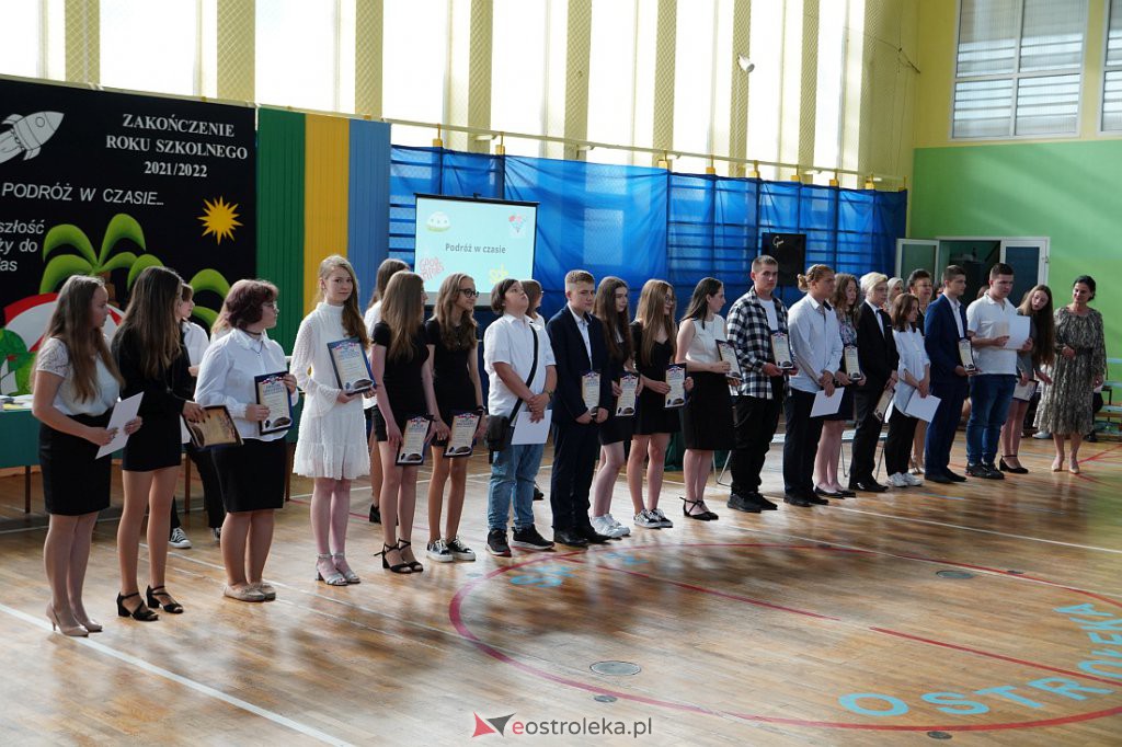 Zaokończenie roku szkolnego klas 8 Szkoły Podstawowej nr 2 [23.06.2022] - zdjęcie #78 - eOstroleka.pl
