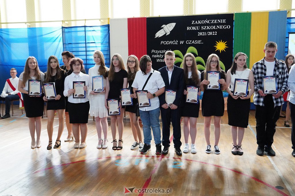 Zaokończenie roku szkolnego klas 8 Szkoły Podstawowej nr 2 [23.06.2022] - zdjęcie #63 - eOstroleka.pl
