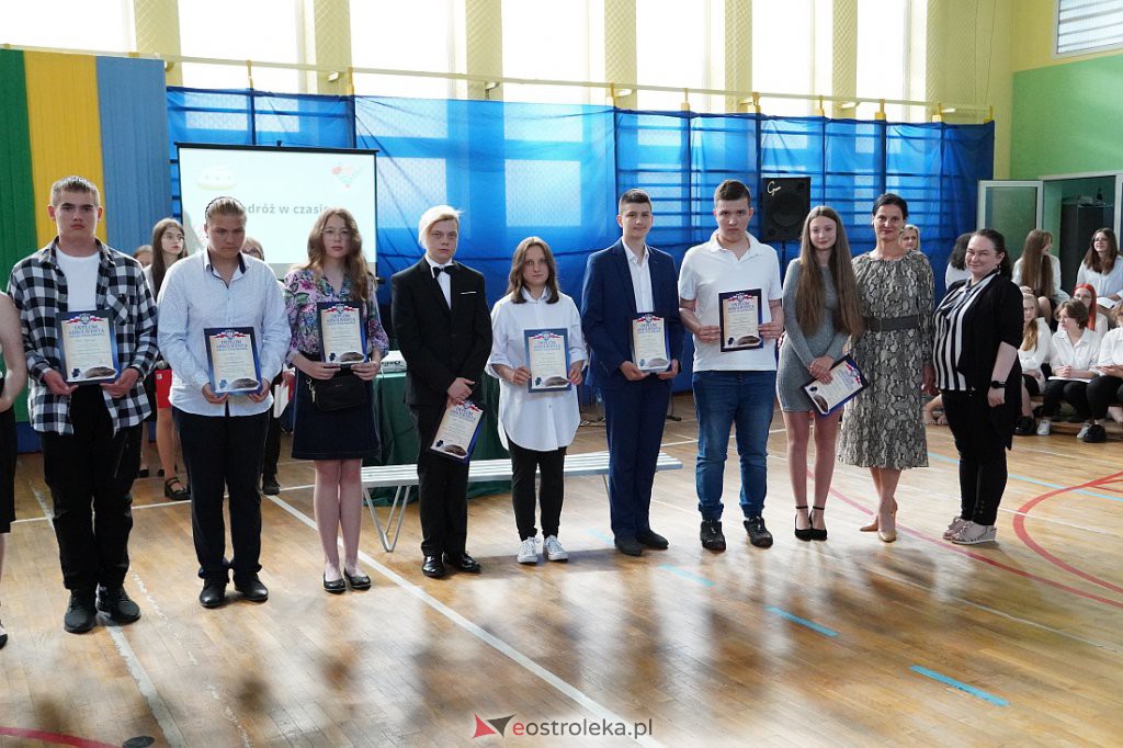 Zaokończenie roku szkolnego klas 8 Szkoły Podstawowej nr 2 [23.06.2022] - zdjęcie #62 - eOstroleka.pl