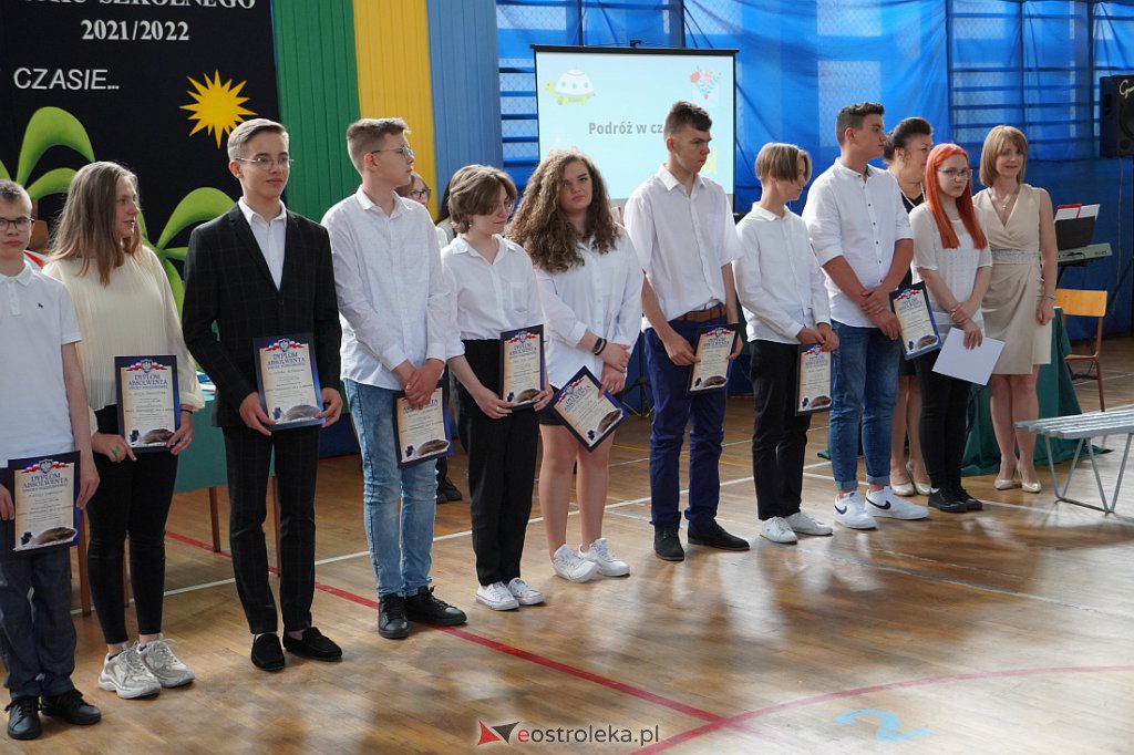 Zaokończenie roku szkolnego klas 8 Szkoły Podstawowej nr 2 [23.06.2022] - zdjęcie #56 - eOstroleka.pl