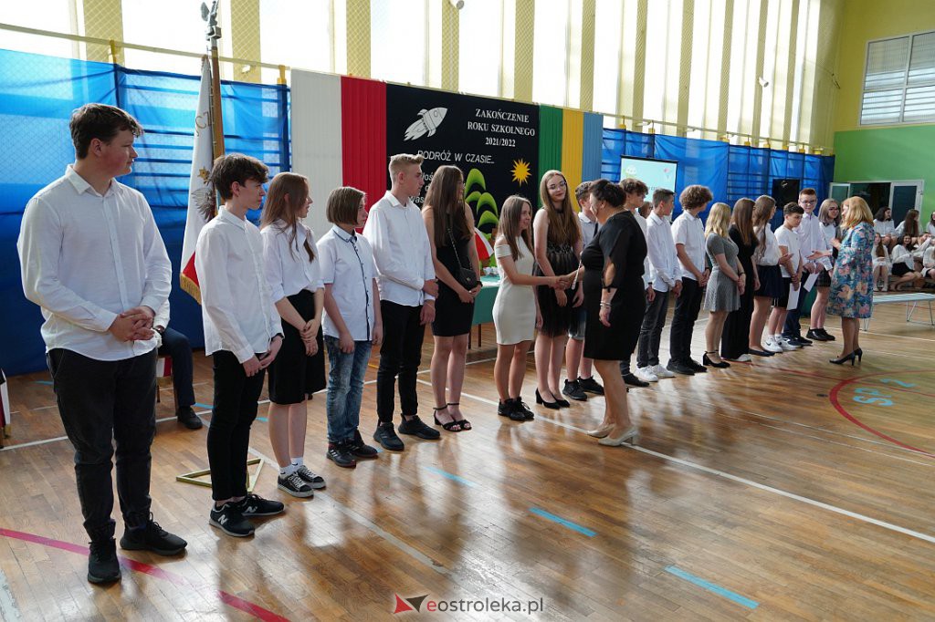 Zaokończenie roku szkolnego klas 8 Szkoły Podstawowej nr 2 [23.06.2022] - zdjęcie #55 - eOstroleka.pl
