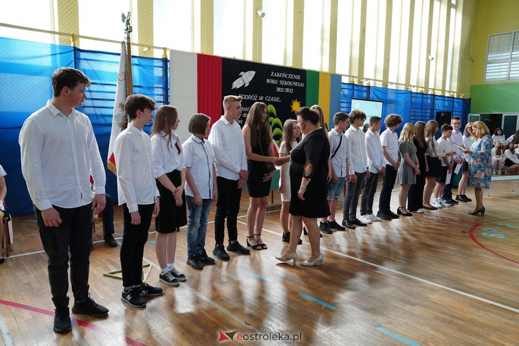Zaokończenie roku szkolnego klas 8 Szkoły Podstawowej nr 2 [23.06.2022] - zdjęcie #54 - eOstroleka.pl