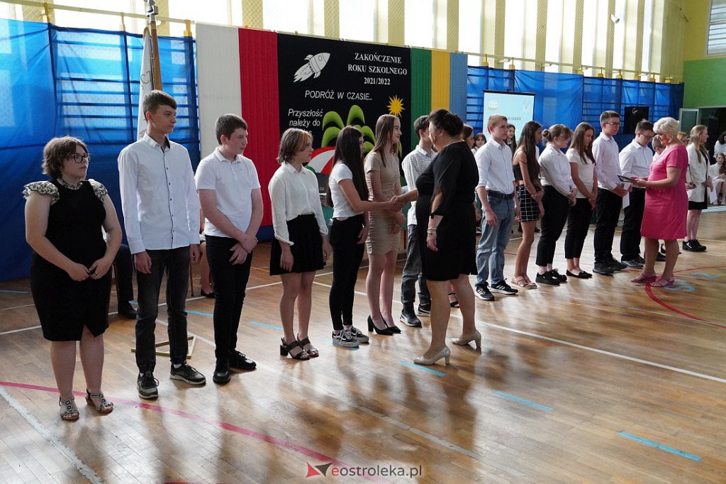 Zaokończenie roku szkolnego klas 8 Szkoły Podstawowej nr 2 [23.06.2022] - zdjęcie #51 - eOstroleka.pl