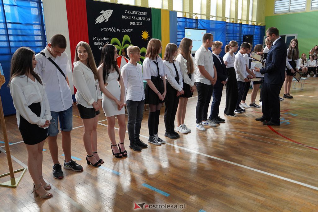 Zaokończenie roku szkolnego klas 8 Szkoły Podstawowej nr 2 [23.06.2022] - zdjęcie #40 - eOstroleka.pl