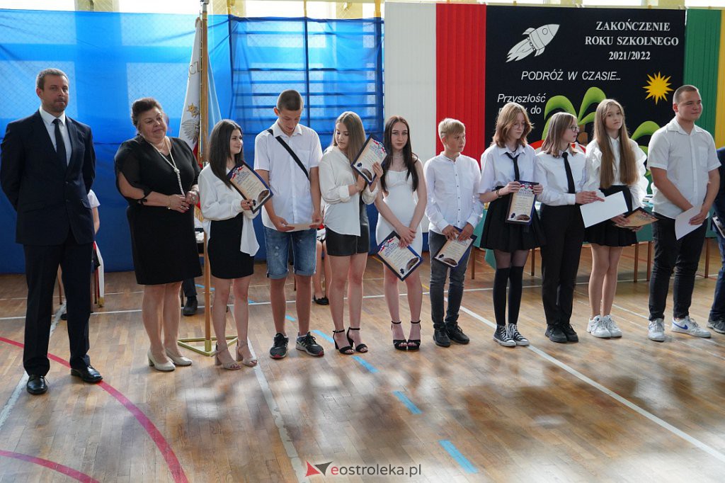 Zaokończenie roku szkolnego klas 8 Szkoły Podstawowej nr 2 [23.06.2022] - zdjęcie #37 - eOstroleka.pl
