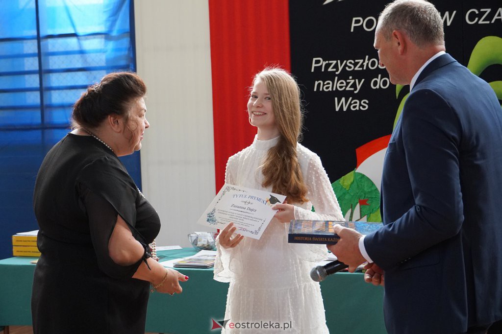Zaokończenie roku szkolnego klas 8 Szkoły Podstawowej nr 2 [23.06.2022] - zdjęcie #27 - eOstroleka.pl