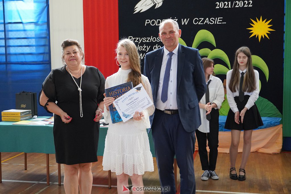Zaokończenie roku szkolnego klas 8 Szkoły Podstawowej nr 2 [23.06.2022] - zdjęcie #26 - eOstroleka.pl