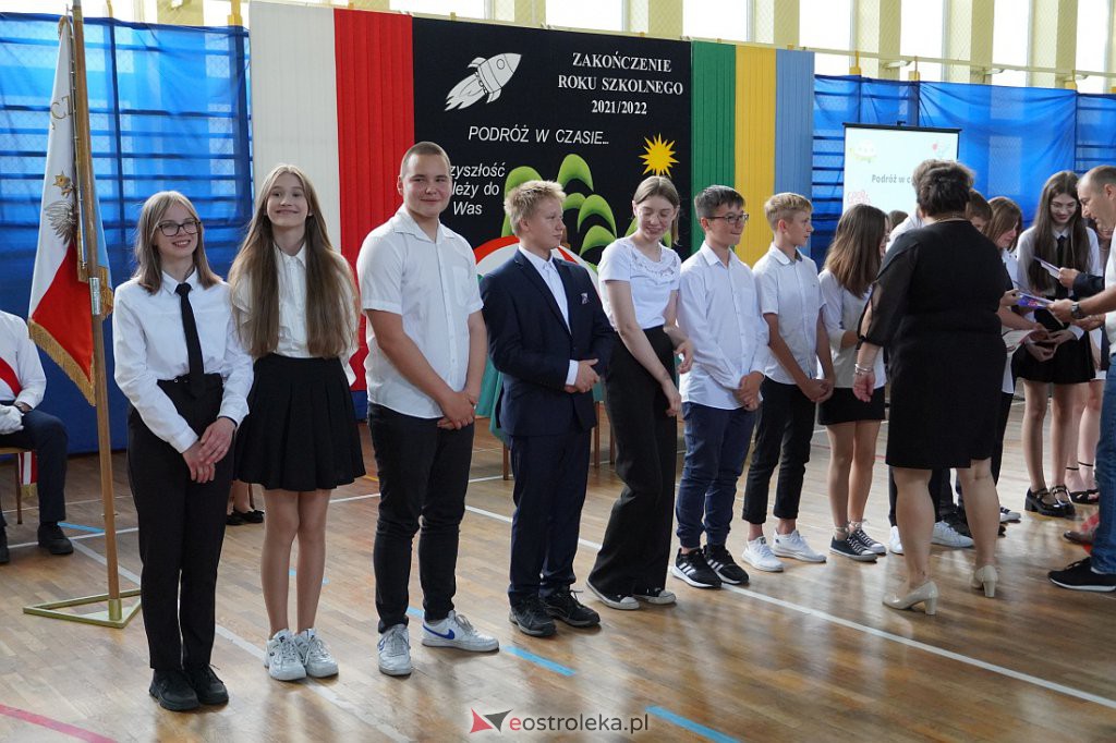 Zaokończenie roku szkolnego klas 8 Szkoły Podstawowej nr 2 [23.06.2022] - zdjęcie #25 - eOstroleka.pl