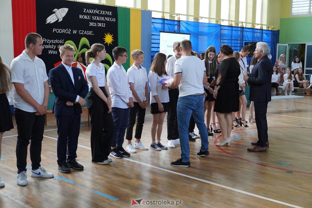 Zaokończenie roku szkolnego klas 8 Szkoły Podstawowej nr 2 [23.06.2022] - zdjęcie #24 - eOstroleka.pl